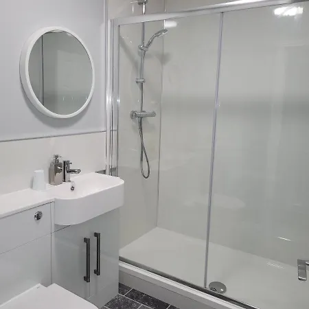 Tatil Evi Stone's Throw *